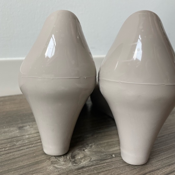 Oka-b Emery Wedge Dove - Picture 5 of 7